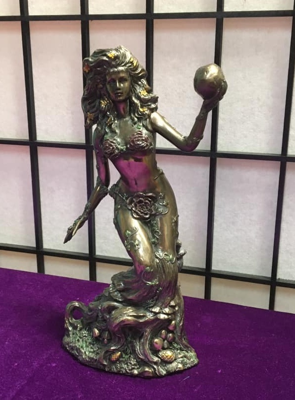 STATUE -  GAIA