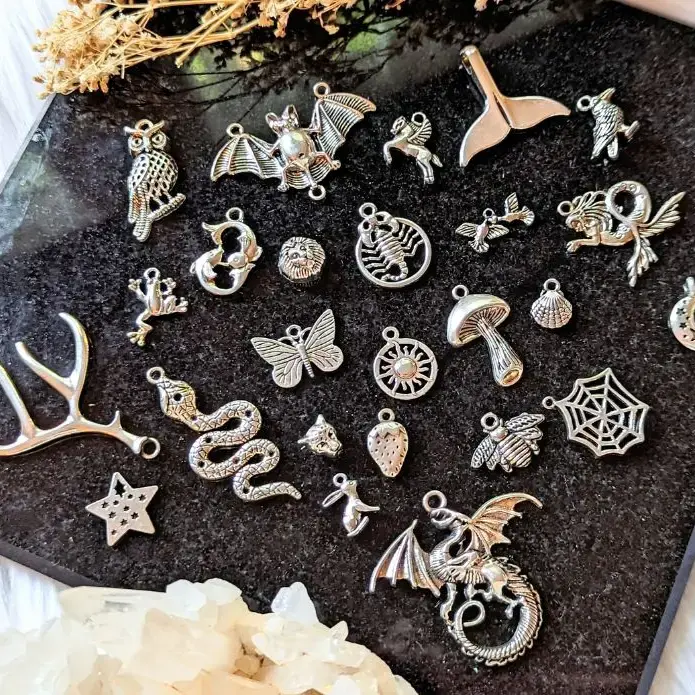 KIT CHARM CASTING DIVINATION SET - 25 CHARMS, CLOTH