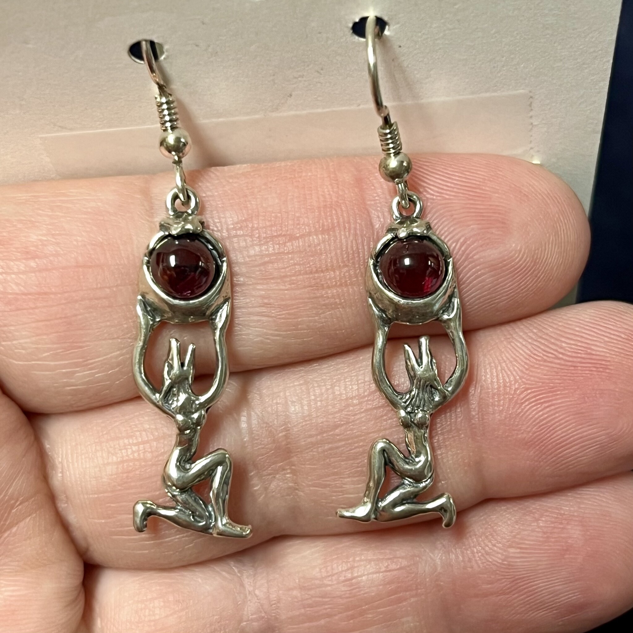 EARRINGS WOLF DANCER WITH GARNET