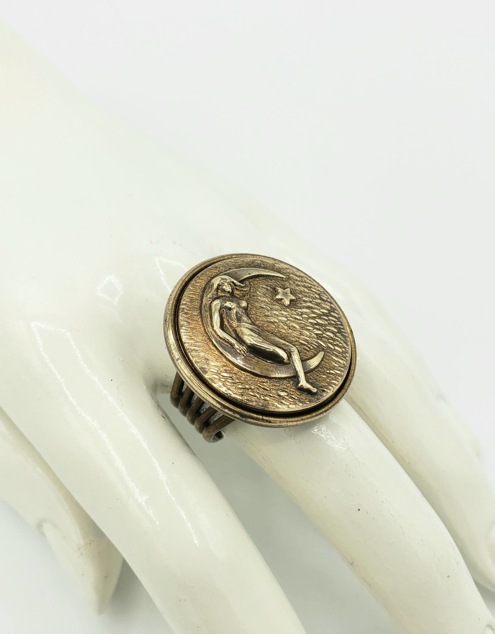 Lady in The Moon Ring, Adjustable
