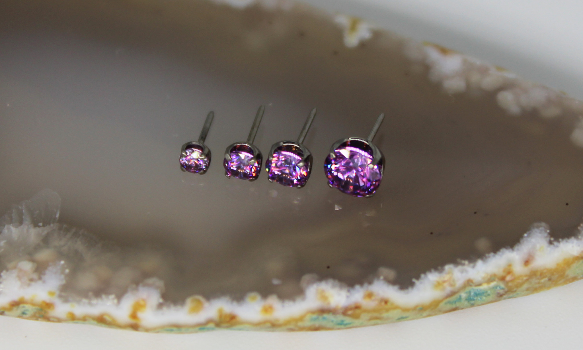 neometal-prong-set-amethyst-cz