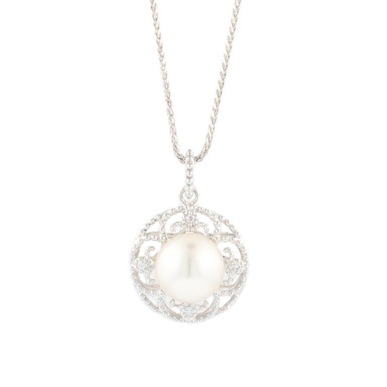 Vintage-Inspired Pearl Necklace