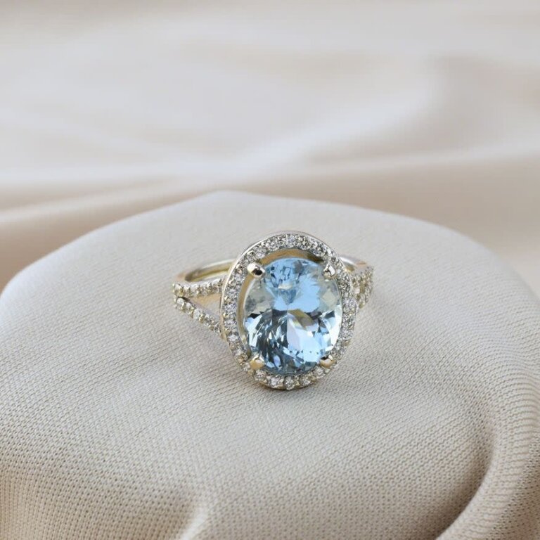 Estate Collection Estate  14k Oval Aquamarine Ring