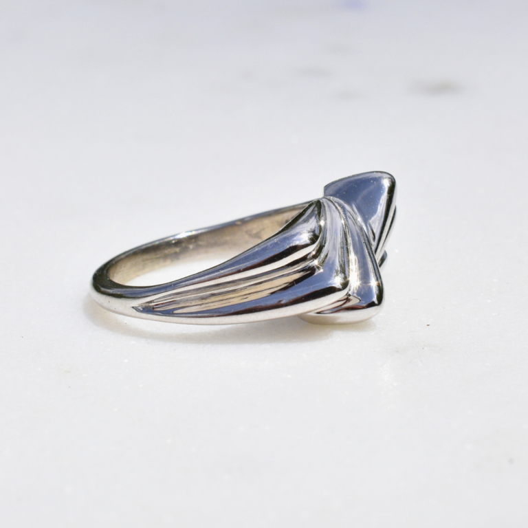 Expressions Jewelers 14K White Gold Sculpted Ridge Ring