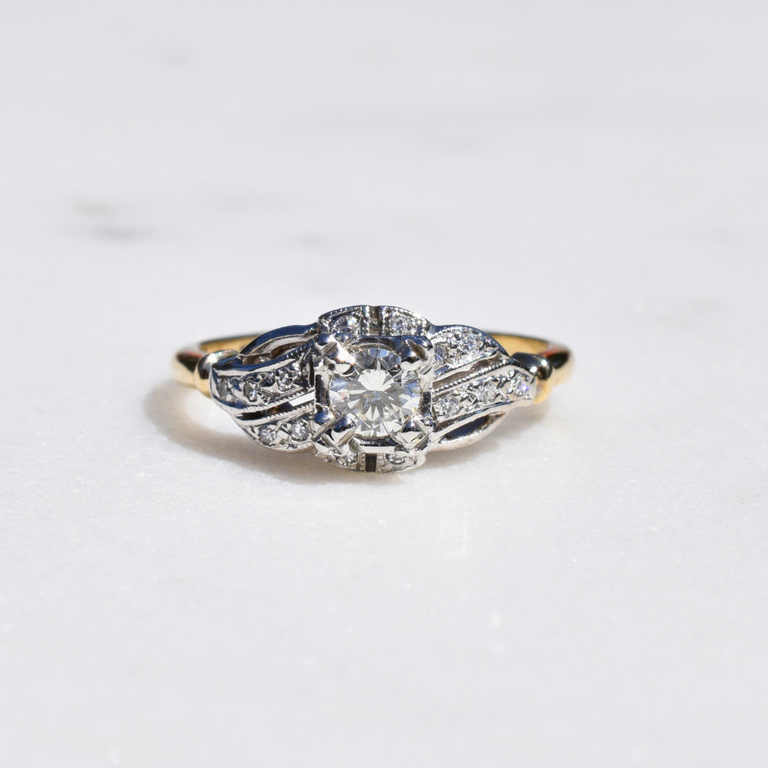 Estate Vintage-Style Wedding Set