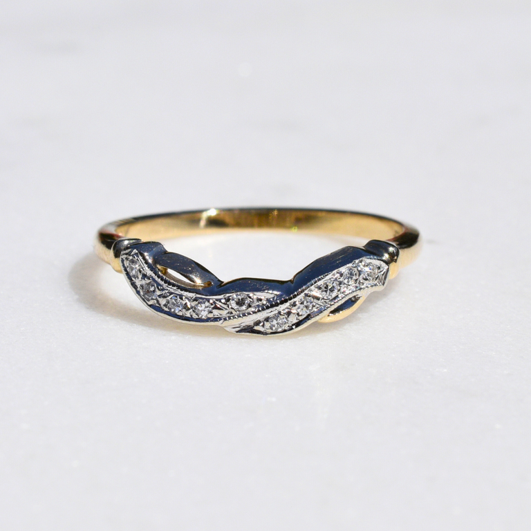 Estate Vintage-Style Wedding Set