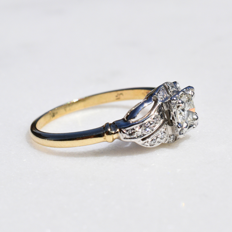 Estate Vintage-Style Wedding Set