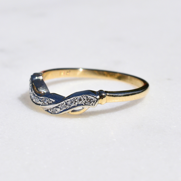 Estate Vintage-Style Wedding Set
