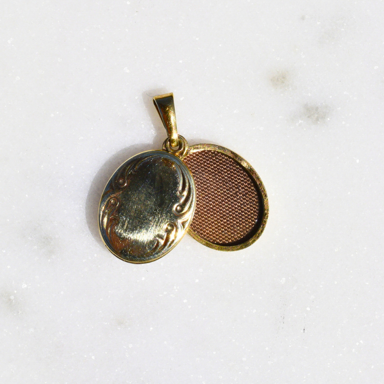 Estate 14K Oval Sliding Locket