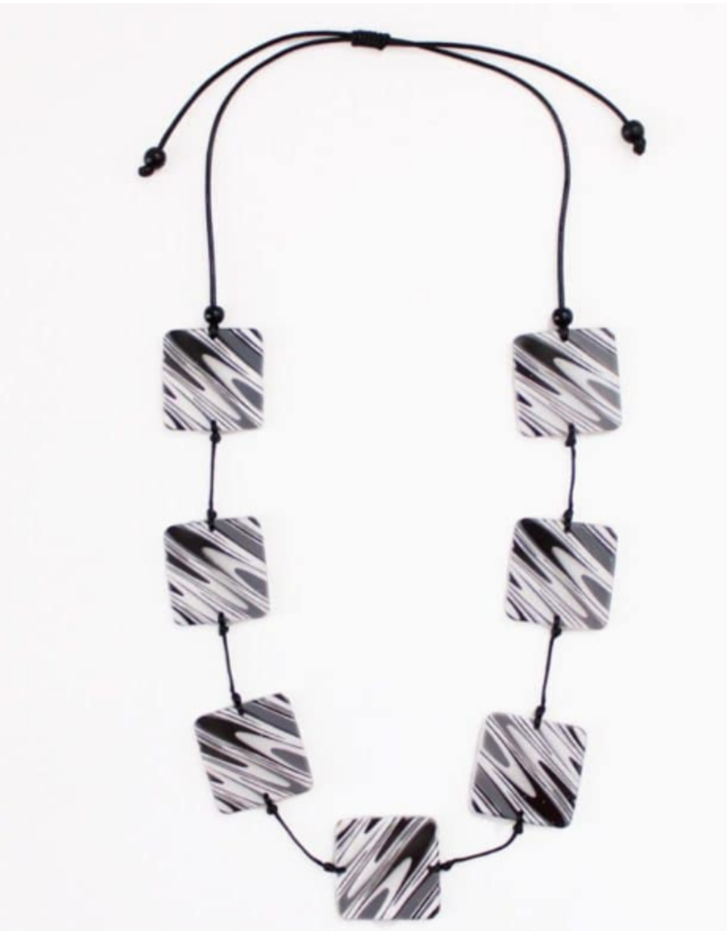 BLACK AND WHITE NAOMI NECKLACE