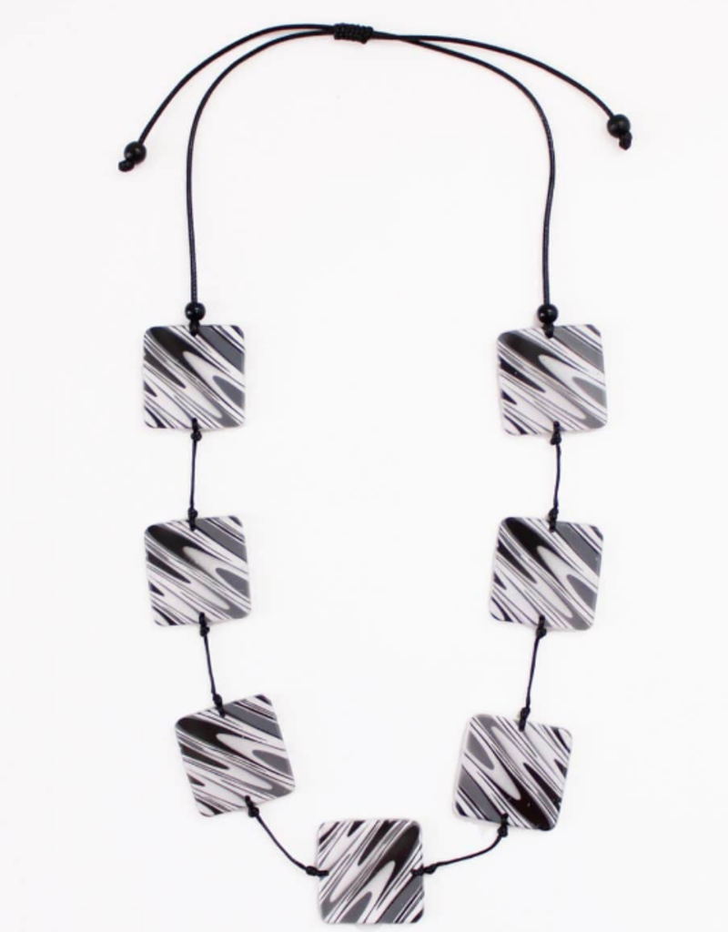 BLACK AND WHITE NAOMI NECKLACE