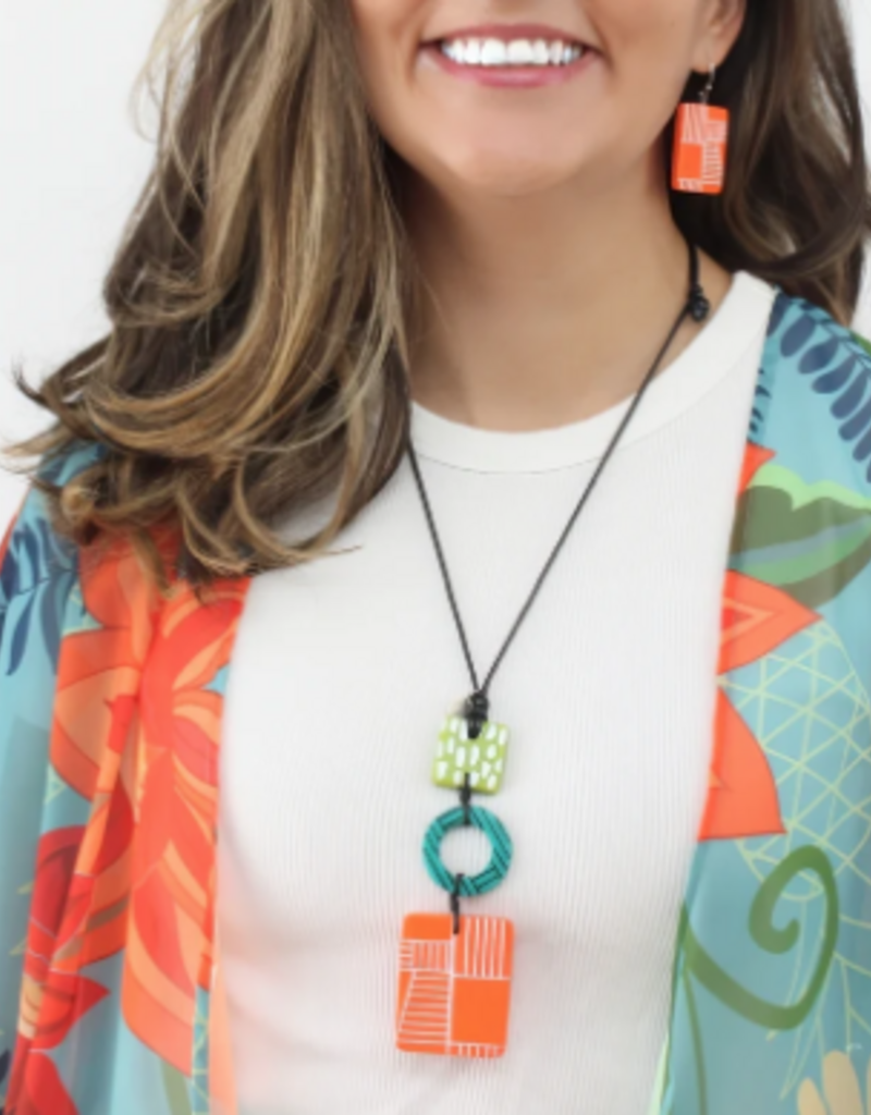 ORANGE GEOVIBE PENDANT NECKLACE