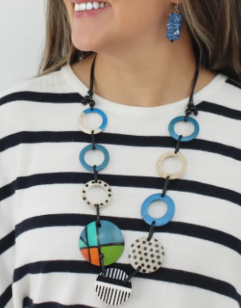 BLUE BREE LINK NECKLACE