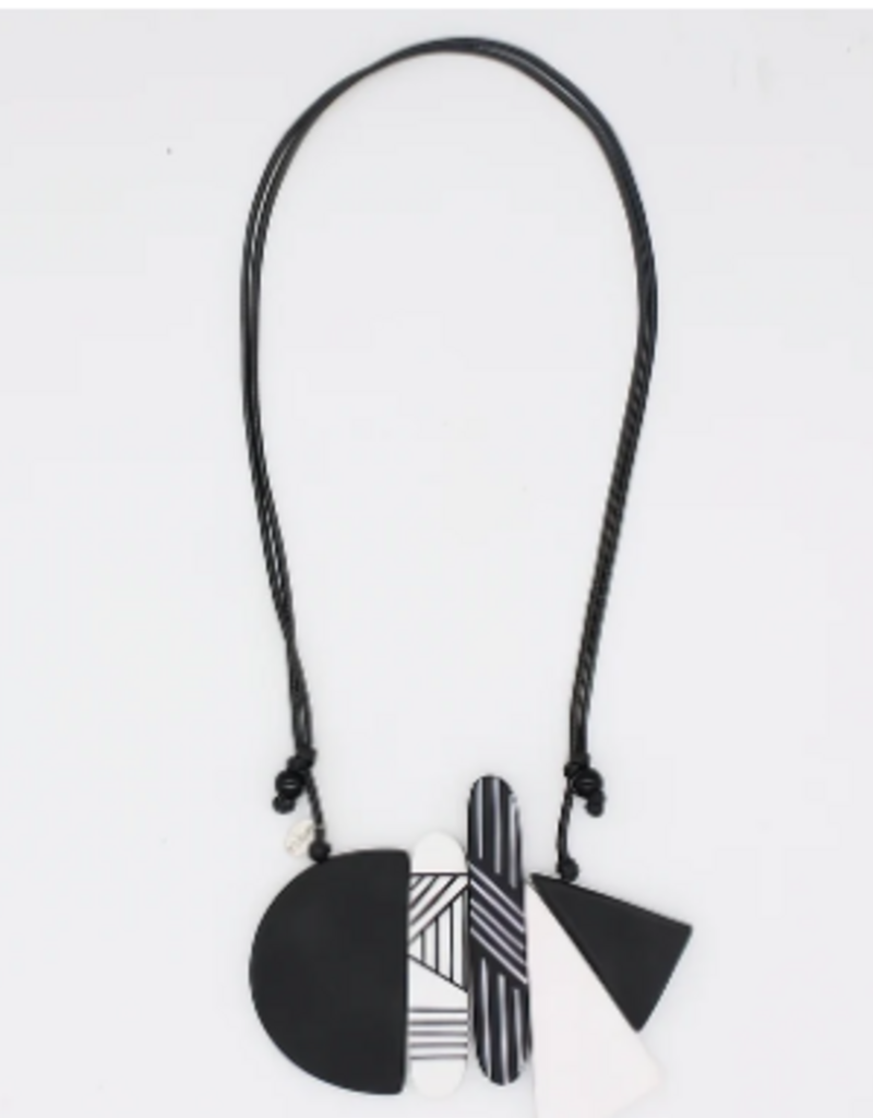 MONOCHROMATIC AMELI NECKLACE