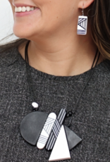 MONOCHROMATIC AMELI NECKLACE