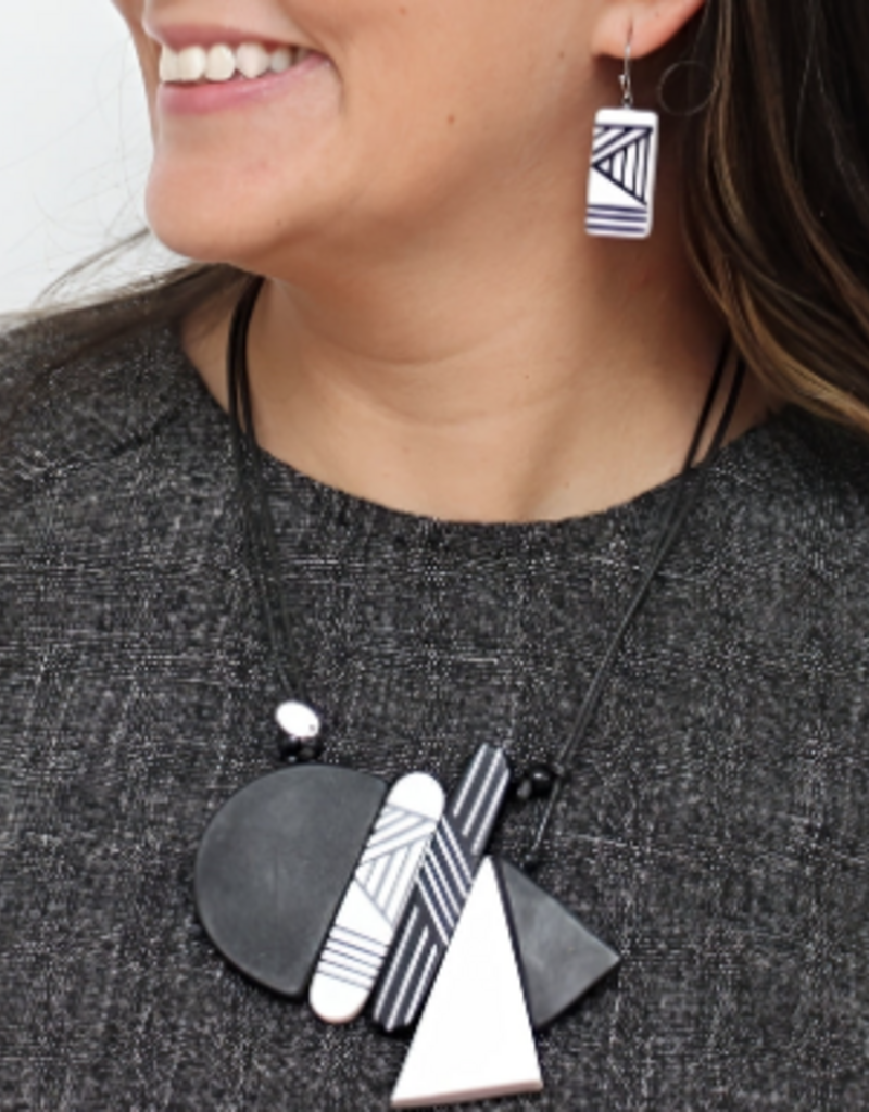 MONOCHROMATIC AMELI NECKLACE