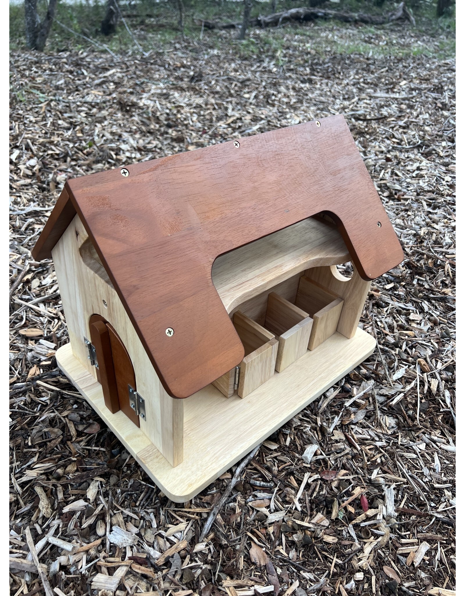 SALE! Horse Stable. Barn. Local pick up only. Reg price: $100