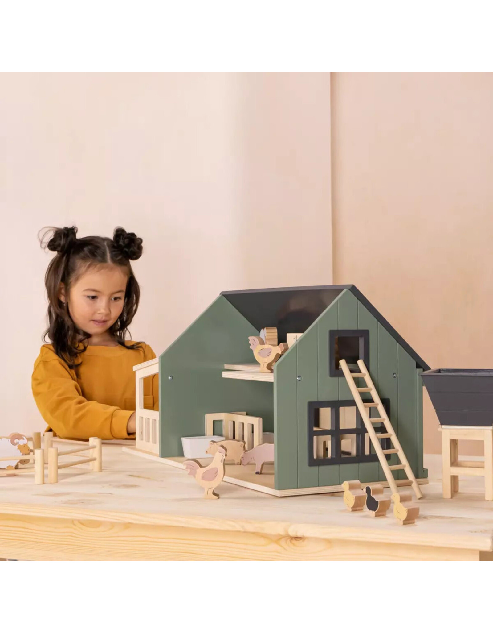 Sale! Wooden Farm and Accessories Set - Local Pick Up Only. Reg price: $165