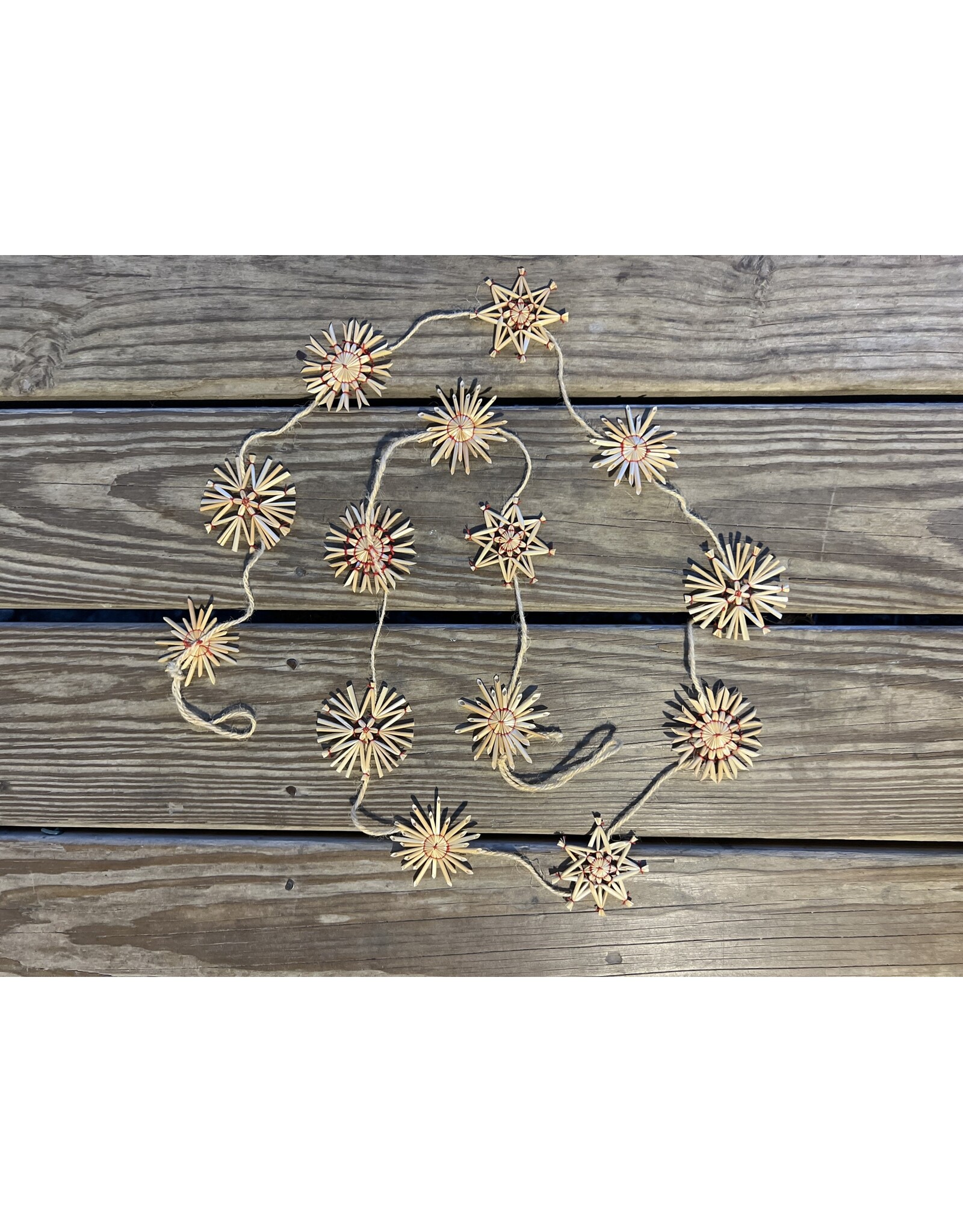 Stellen Straw Snowflake Garland