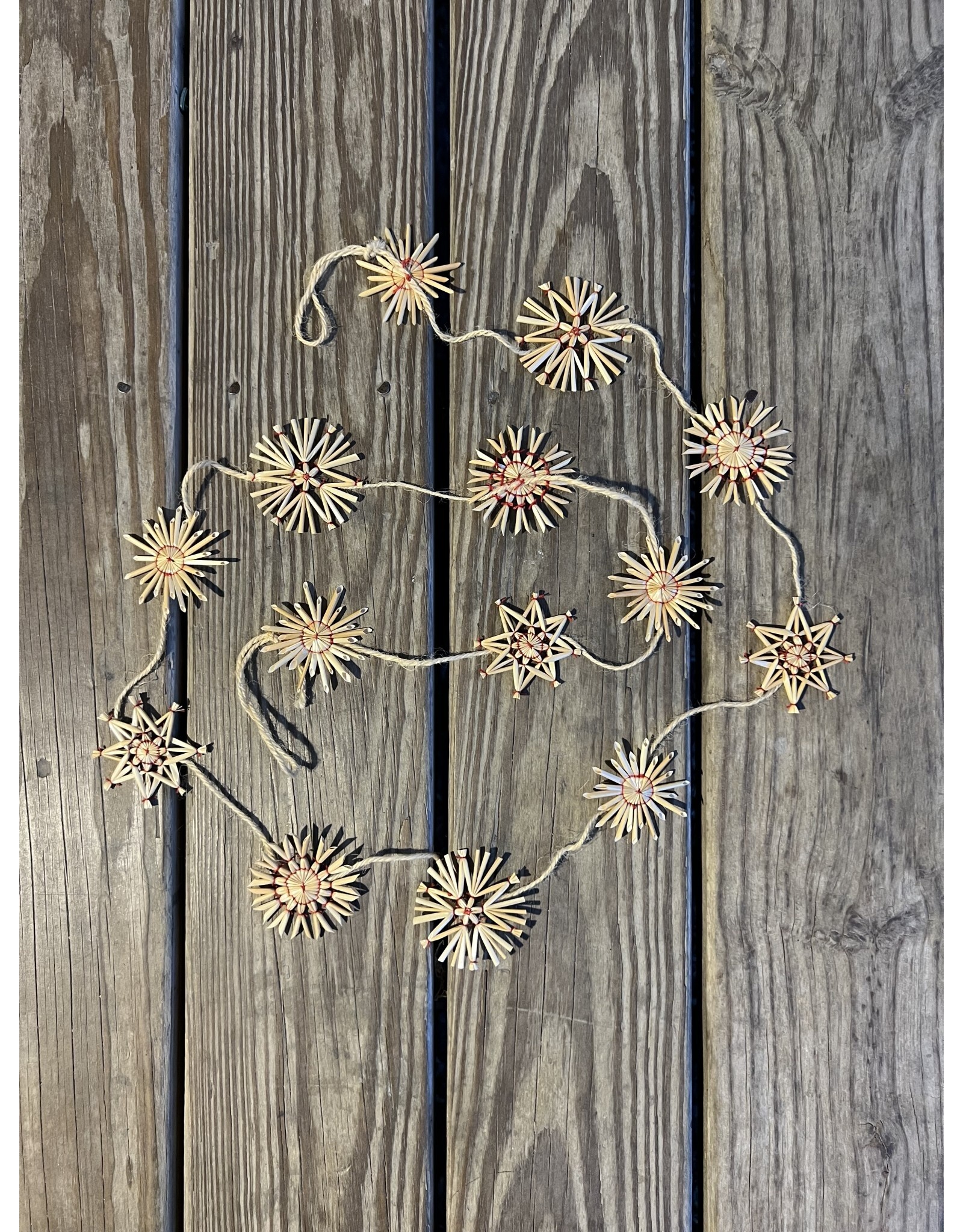 Stellen Straw Snowflake Garland