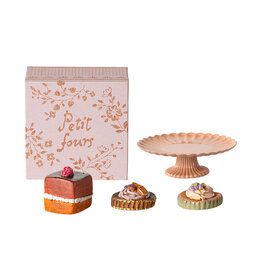 Cakes and Cake Stand, Mini. Maileg