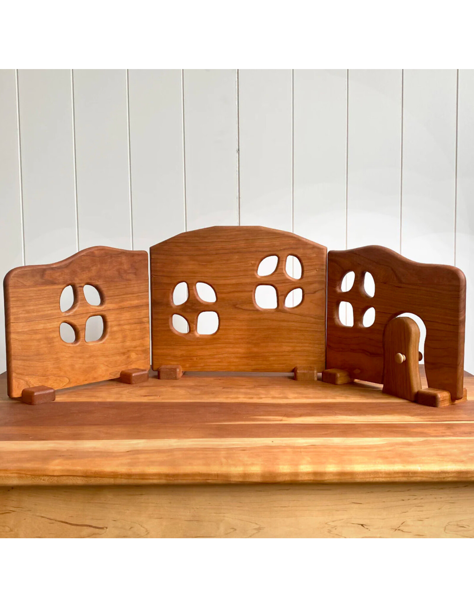 3 Sided Dollhouse - Movable Walls. U.S. Made. Local pick up only