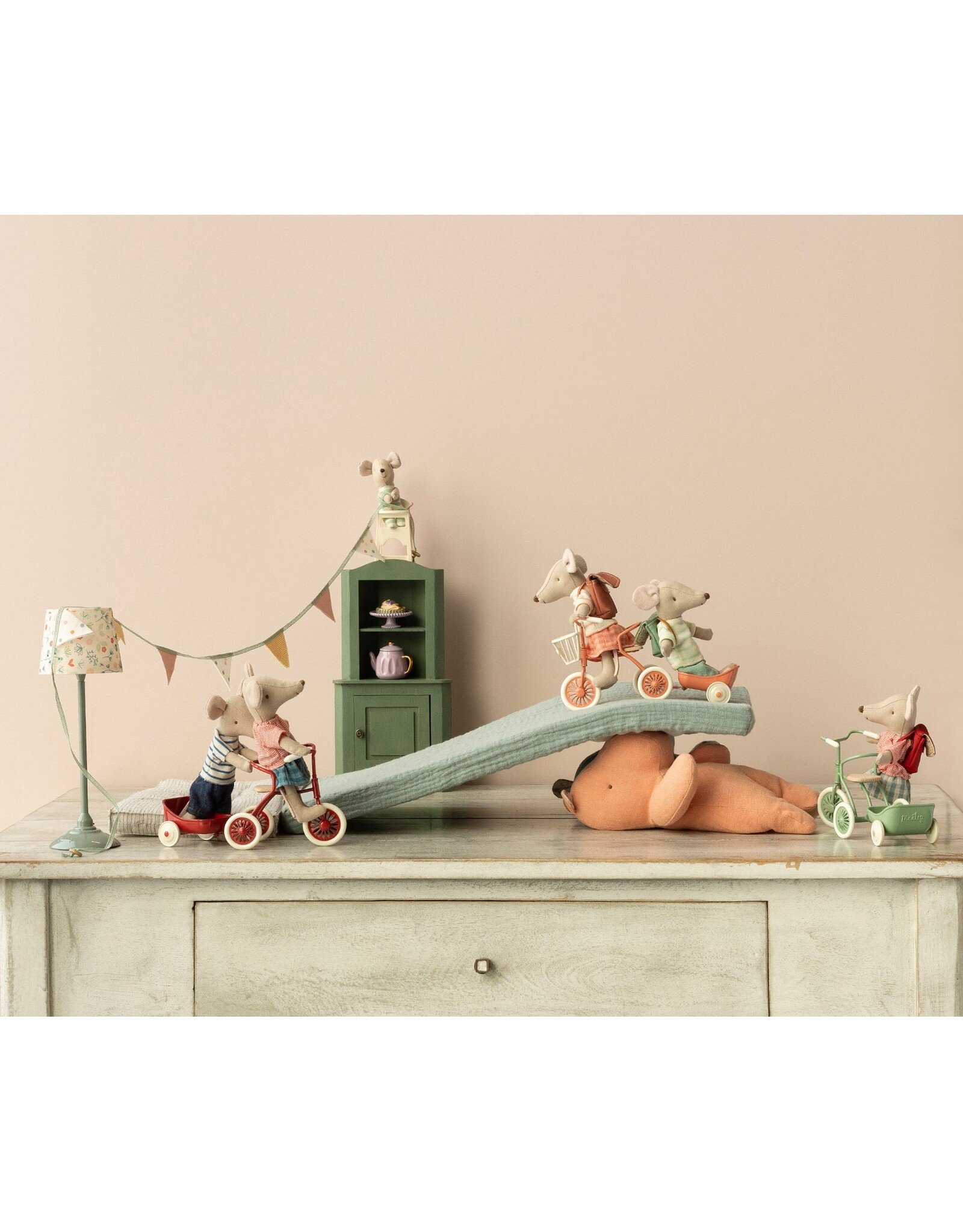 Tricycle Hanger, Coral. Maileg. trailer