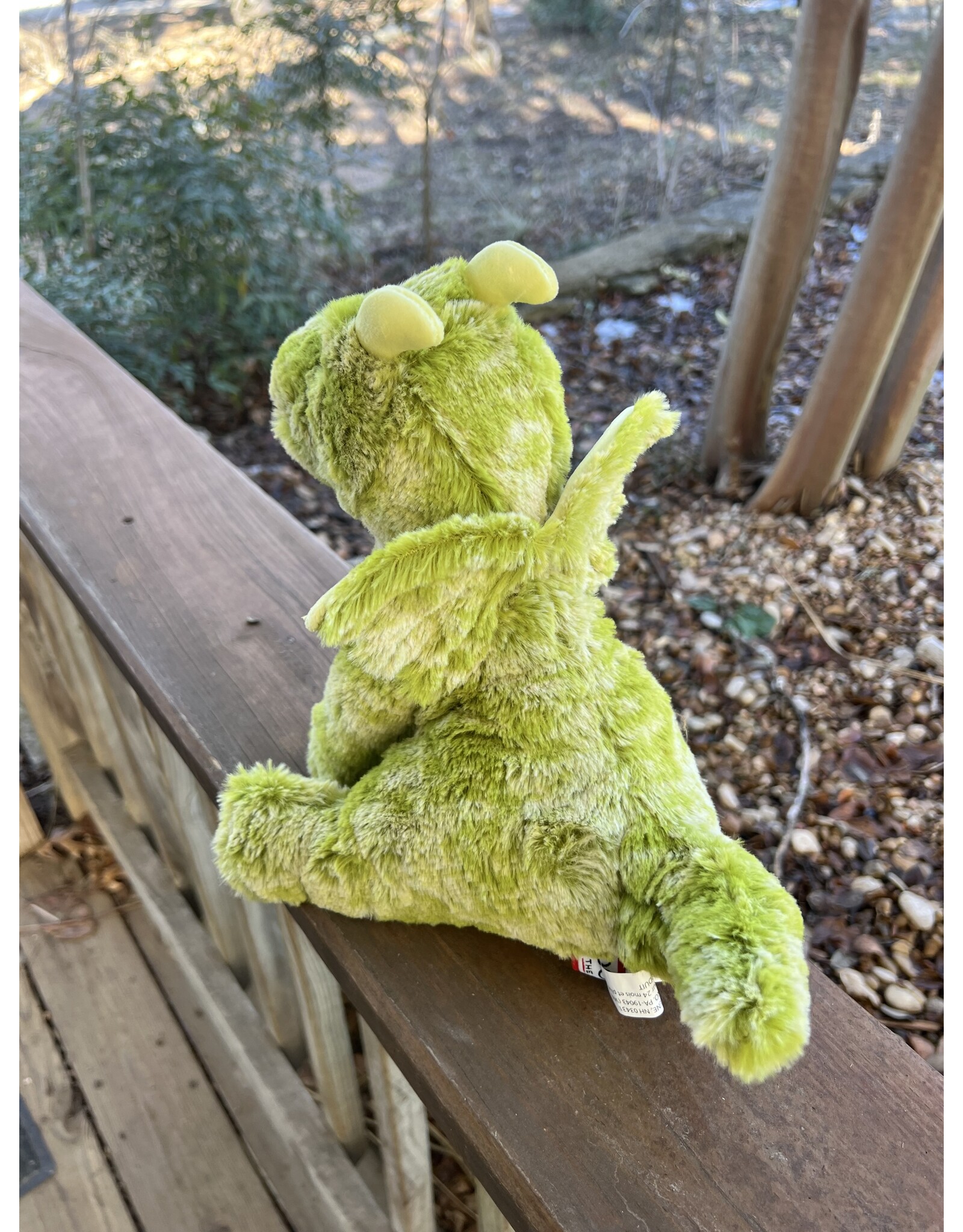 Lucien Green Dragon - sitting