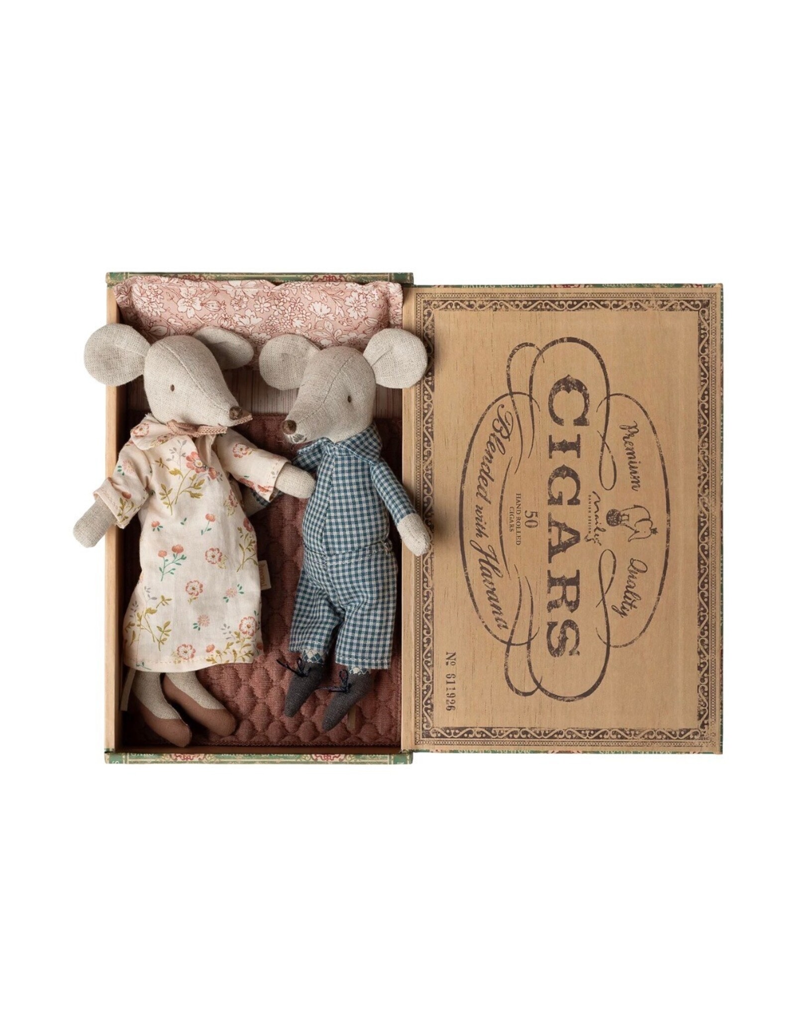 Grandma and Grandpa Mice in Cigarbox