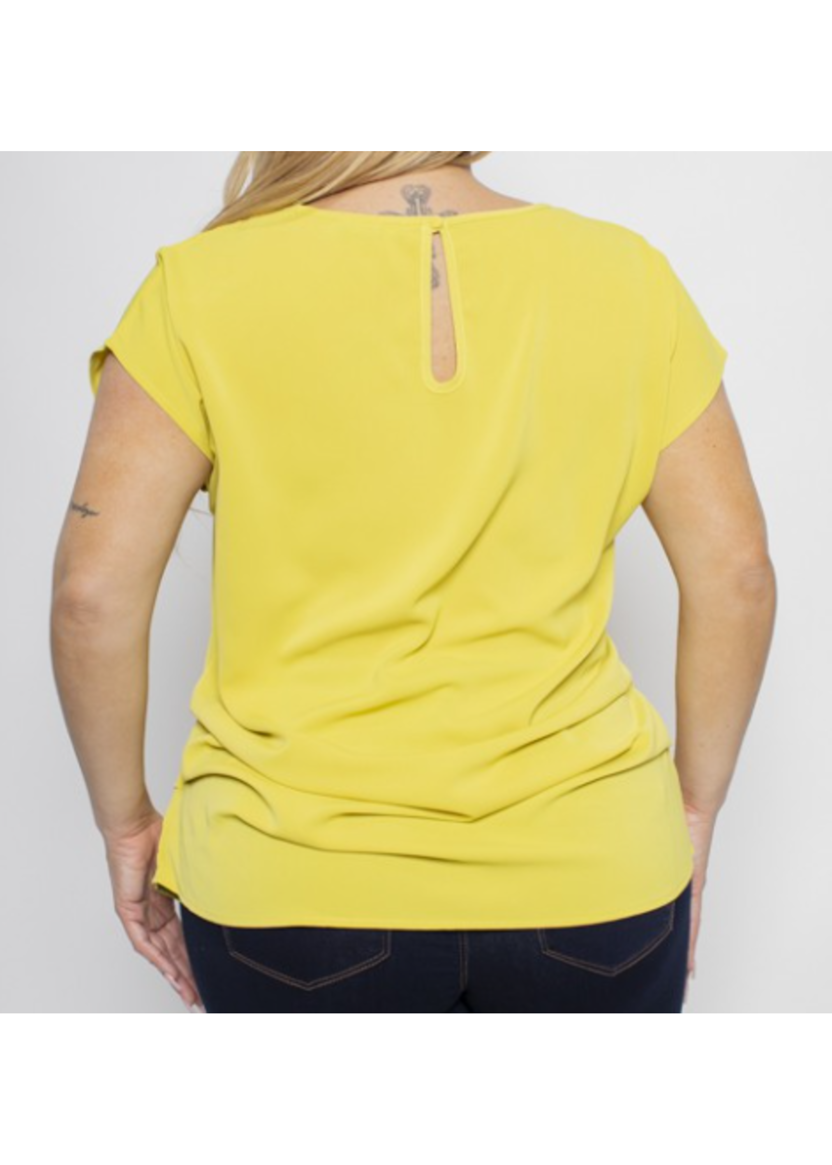 ECEC45T - PLUS ROUND NECK W BACK KEYHOLE BLOUSE