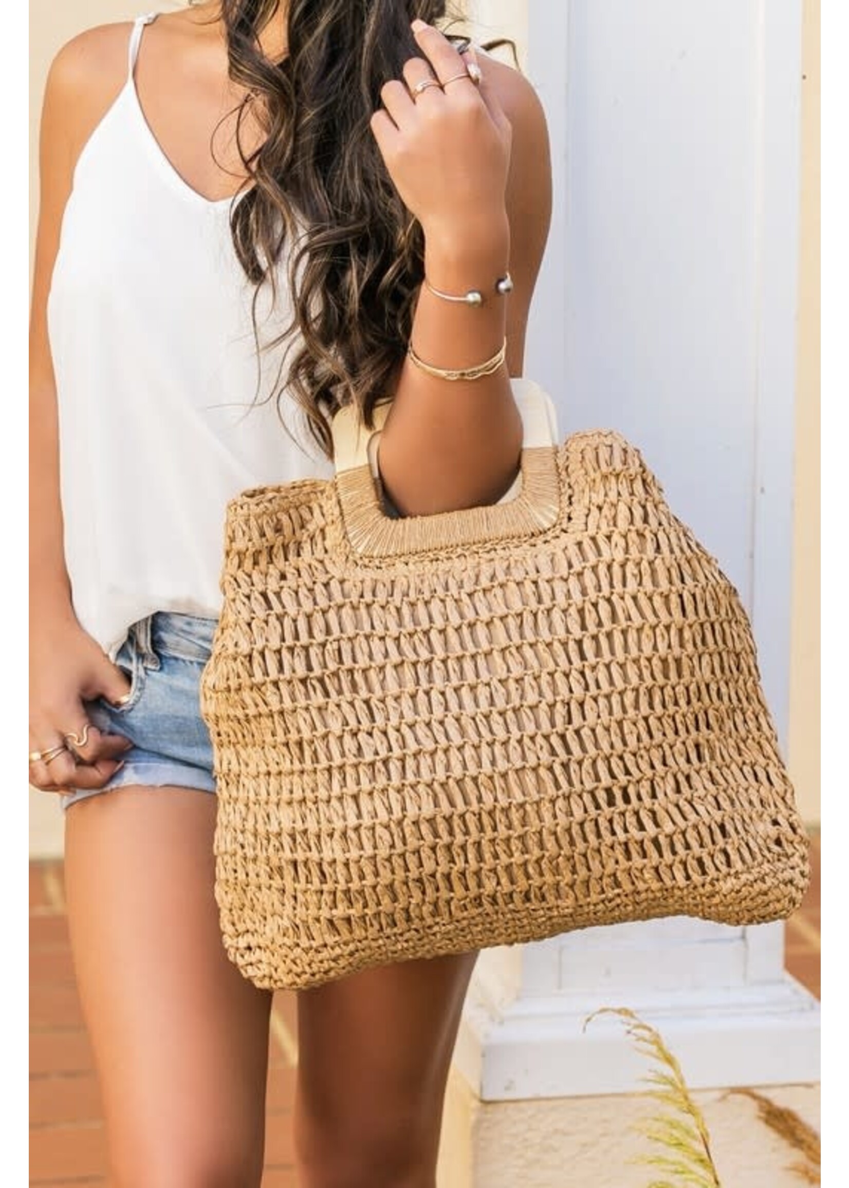 ACBAOST - NATURAL STRAW TOTE W NATURAL WOOD HANDLE AND ZIPPER