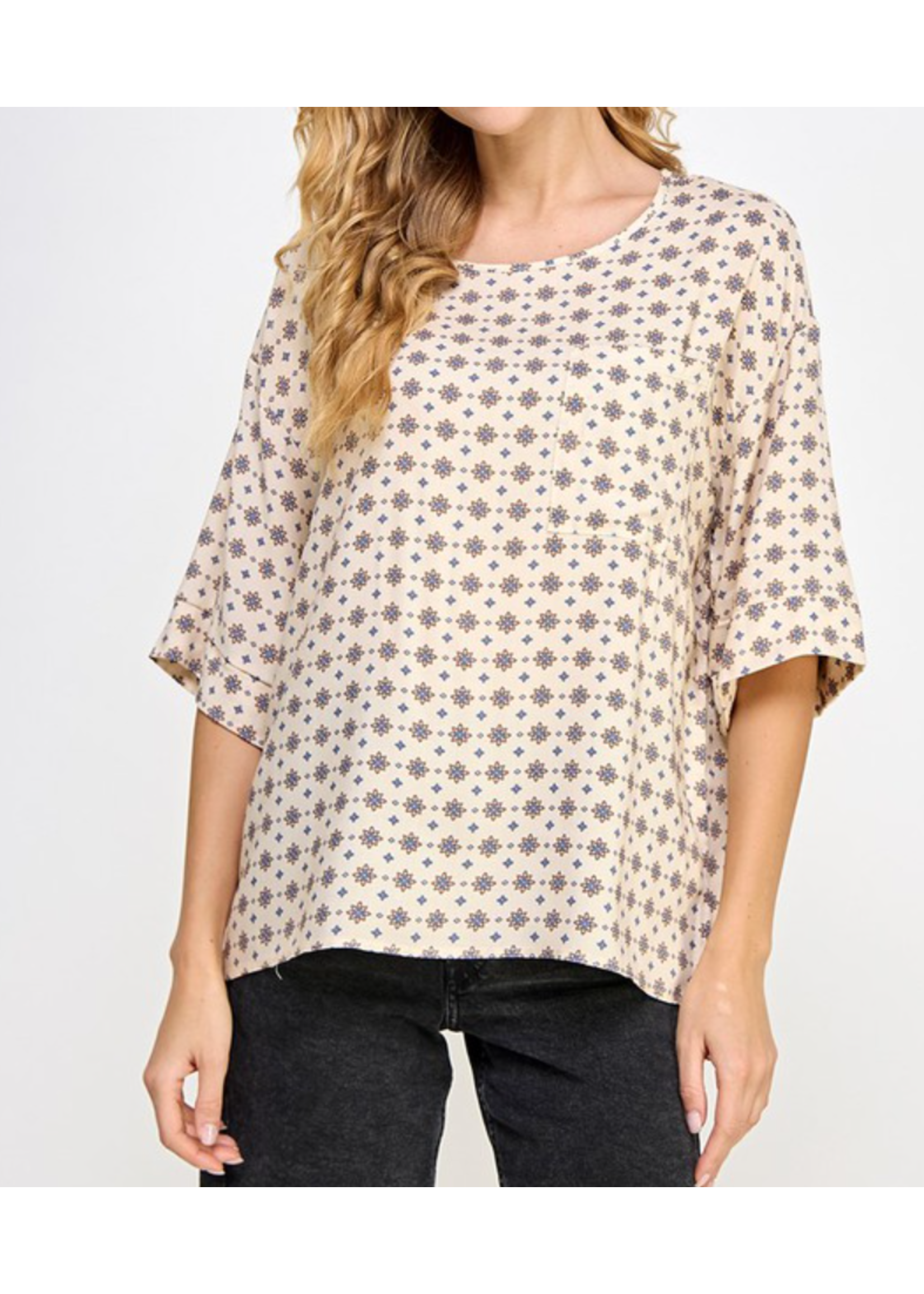 AAA2262 - Relaxed round neck top with a front pocket.