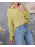 TGWN9519 - LONG SLEEVE BUTTON DOWN CHIFFON OVERSIZED BLOUSE W SIDE SLIT