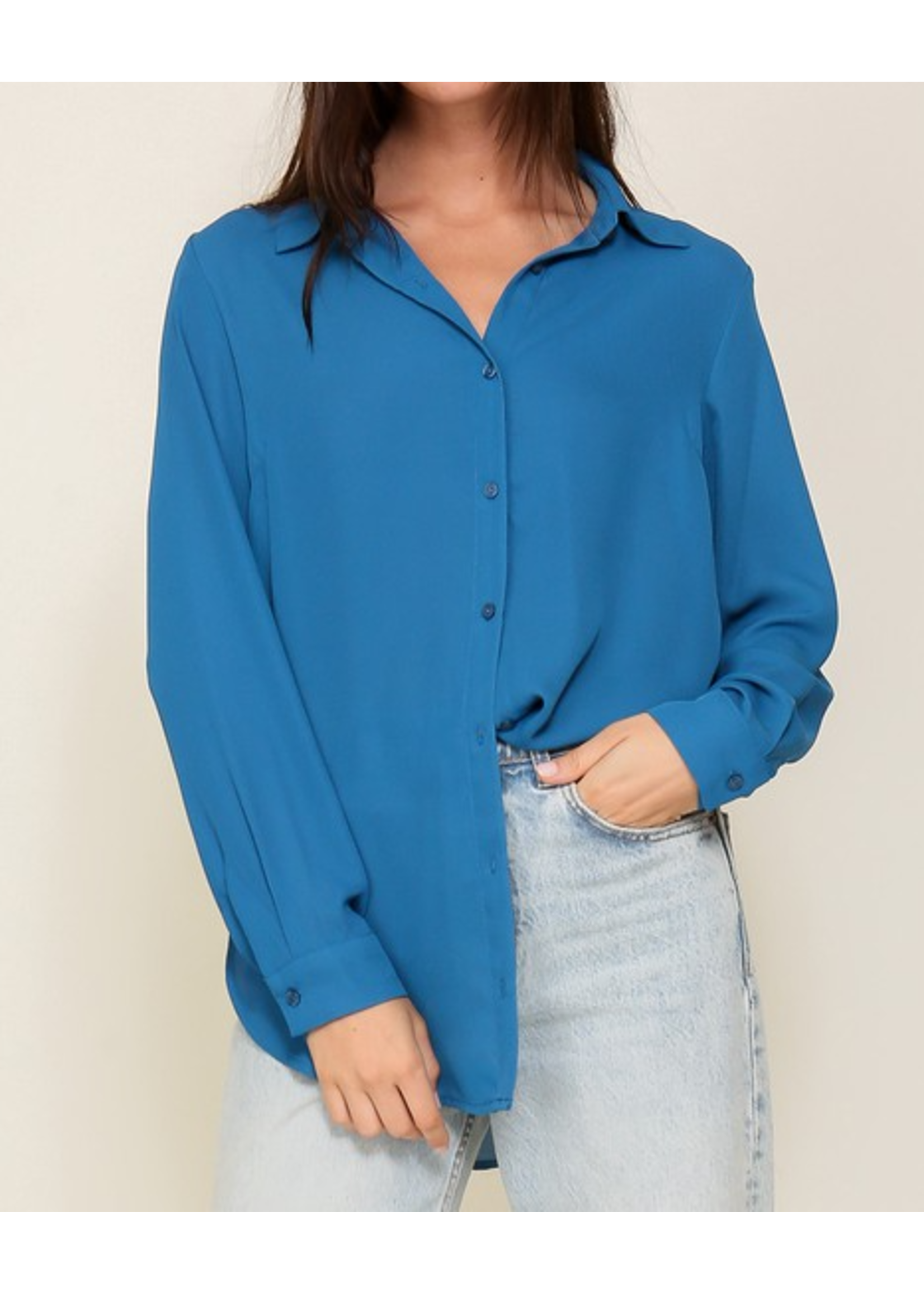 TGWN9519 - LONG SLEEVE BUTTON DOWN CHIFFON OVERSIZED BLOUSE W SIDE SLIT