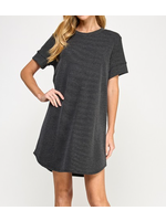 2HD4049 - RIBBED SHIFT DRESS W ROUND NECK, SHORT SLEEVED AND CURVED HEM