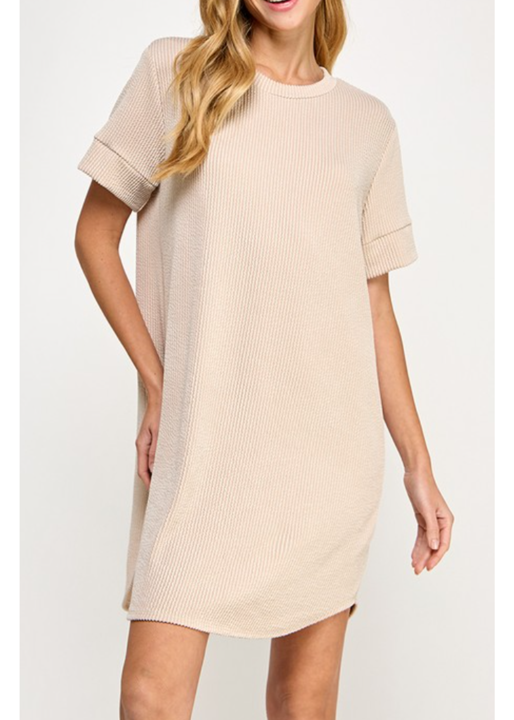 2HD4049 - RIBBED SHIFT DRESS W ROUND NECK, SHORT SLEEVED AND CURVED HEM