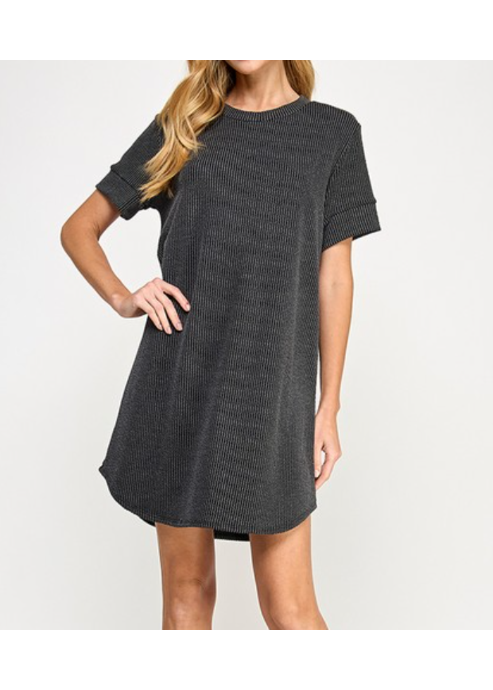 2HD4049 - RIBBED SHIFT DRESS W ROUND NECK, SHORT SLEEVED AND CURVED HEM