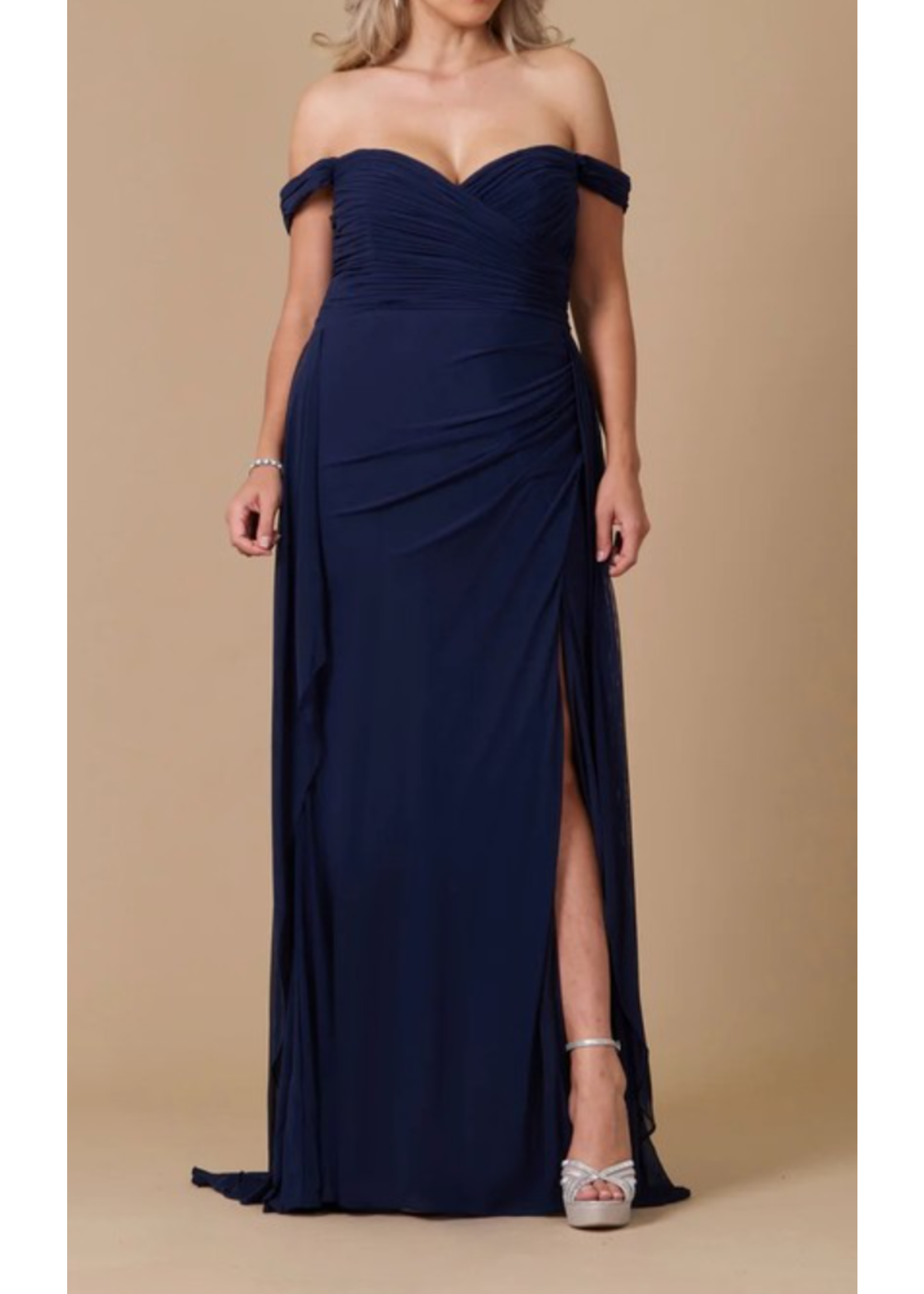 WDDD1322 - EVEING GOWN /PLUS OFF SHOULDER W SIDE RUCHING DETAIL AND SLIT