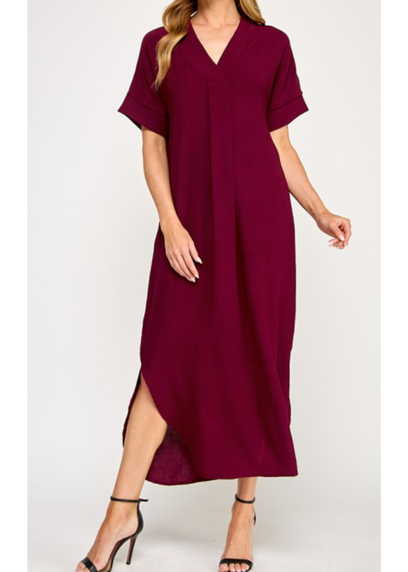 2HD4105 - SOLID MAXI DRESS W VNECK AND FRONT PLEAT DETAIL