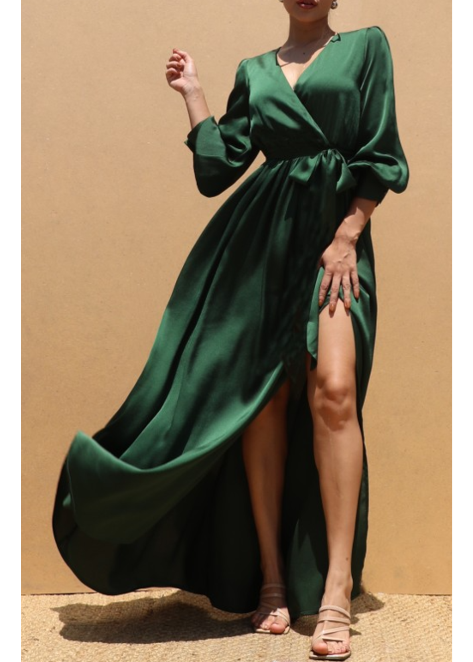 DDDD7536 - V Neck Satin Puff Sleeved Gown