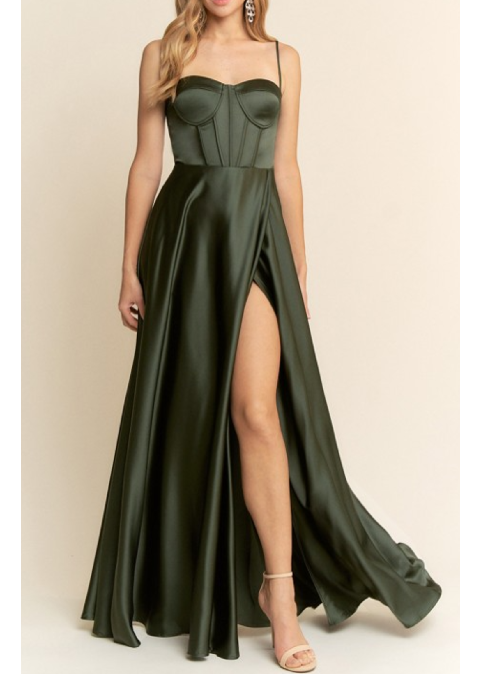 MUMF22862 - Sweetheart Neckline Satin Gown