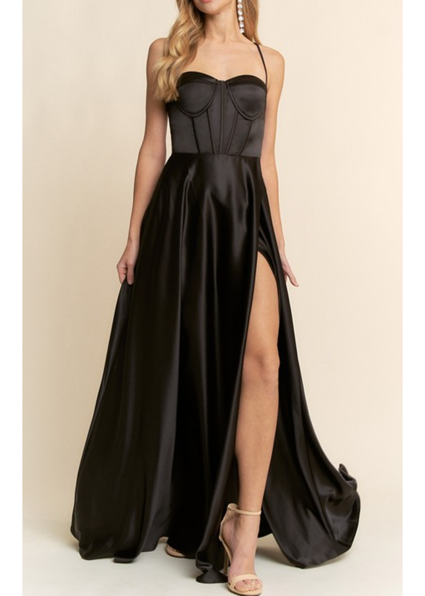MUMF22862 - Sweetheart Neckline Satin Gown