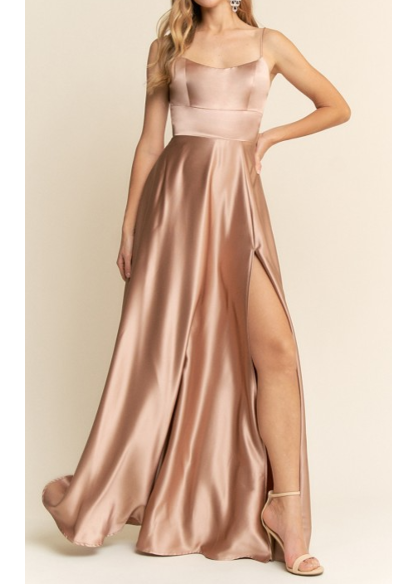 MUMF21160 - SPAGHETTI STRAP CROSS BACK EVENING GOWN