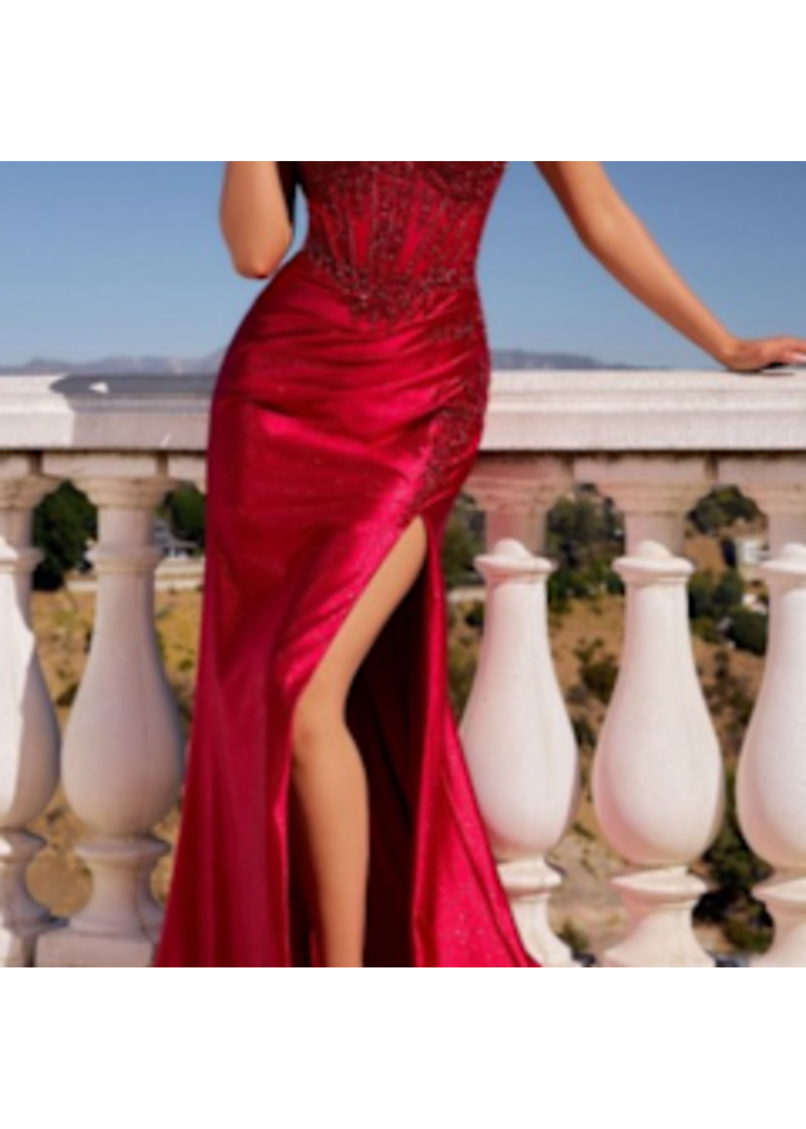 LDCC475 - STRAPLESS FITTED GOWN WITH LACE DETAILING