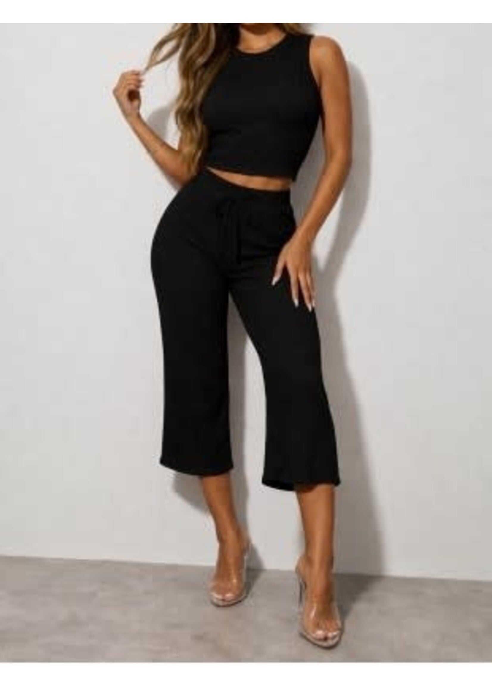 MLMLCMS36 - RIBBED 2PC SET SLEEVELESS CROP TOP W/CAPRI PANTS