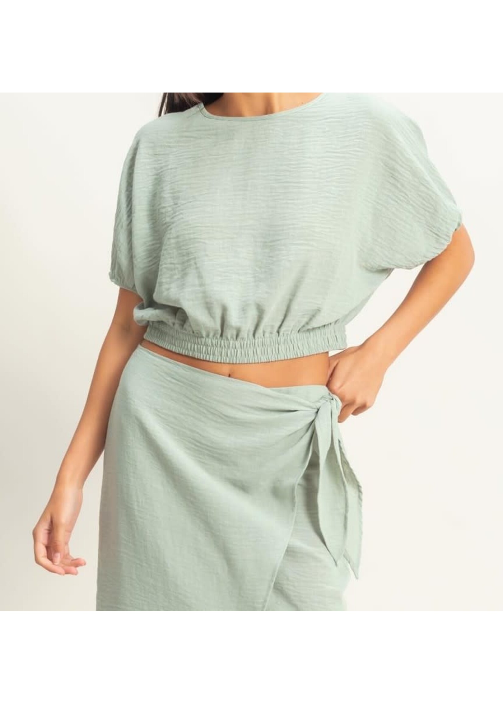 HFDZ25C337 - CRINKLE WOVEN ELASTIC HEM CROP TOP