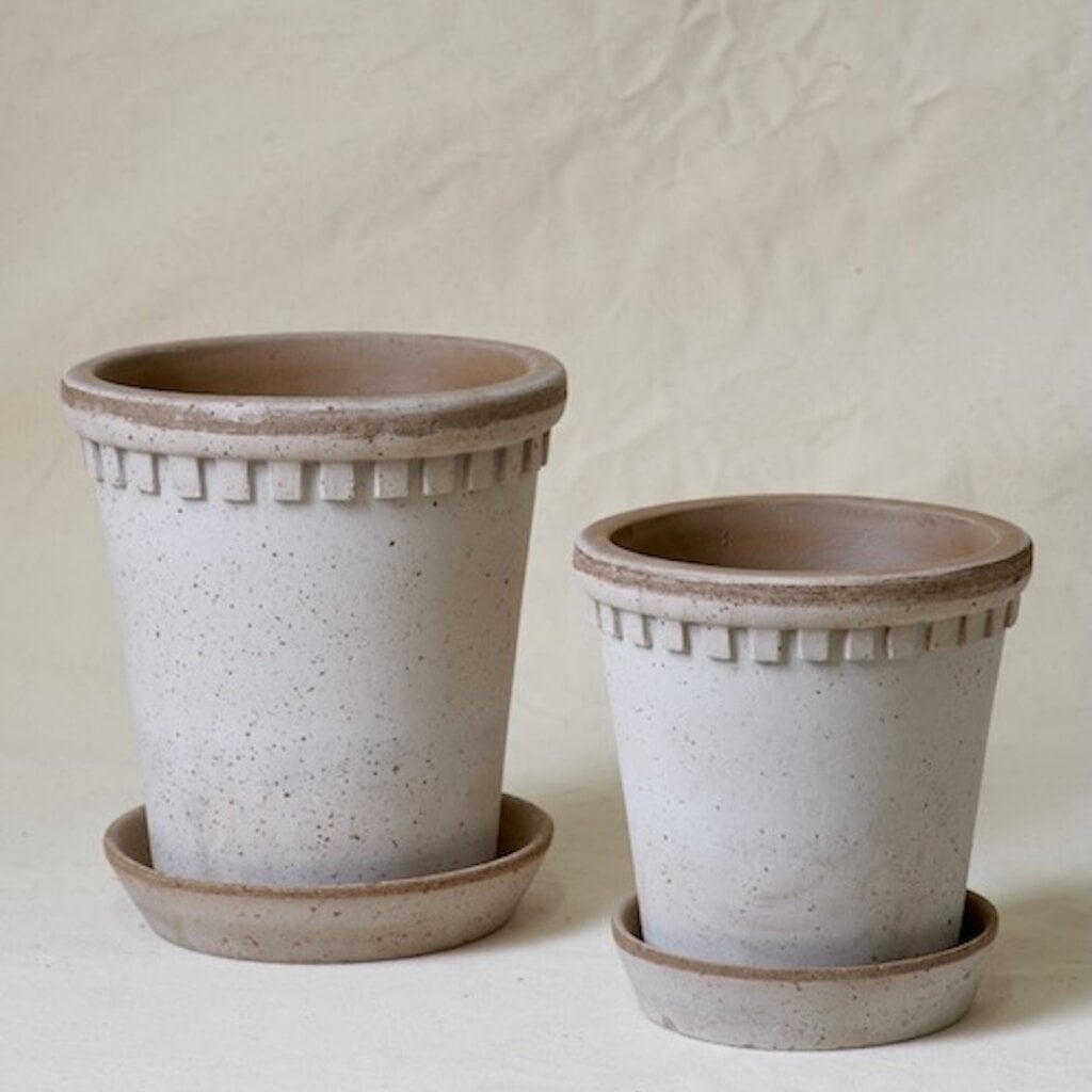 Honeychurch Coventry Terracotta Pot w/ Saucer