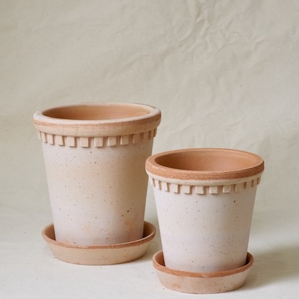 Honeychurch Coventry Terracotta Pot w/ Saucer
