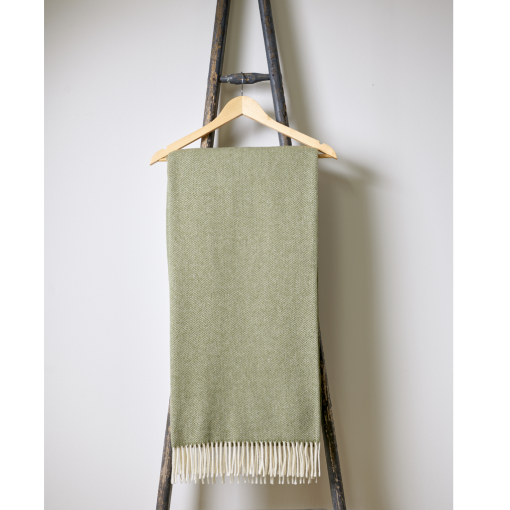 Chevron Throw -