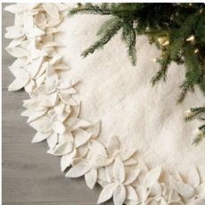 Tree Skirt - Overlapping Flowers / Ivory/ 64"